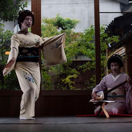 Hyatt Centric Kanazawa Eksteriør billede A scene from a traditional Japanese dance