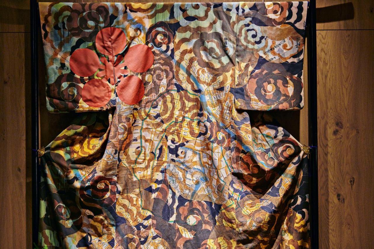 Hyatt Centric Kanazawa Eksteriør billede A silk fabric