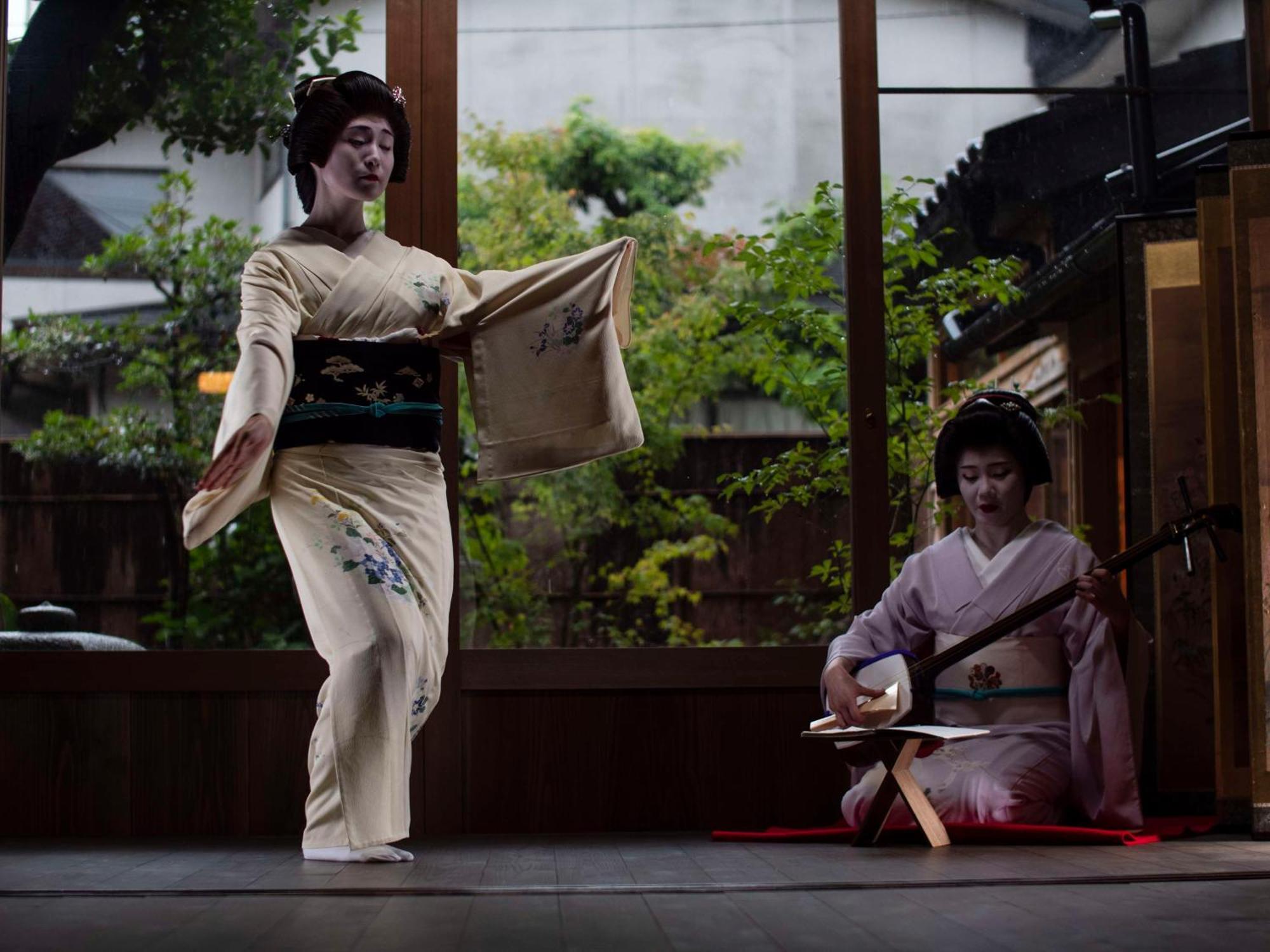 Hyatt Centric Kanazawa Eksteriør billede A scene from a traditional Japanese dance