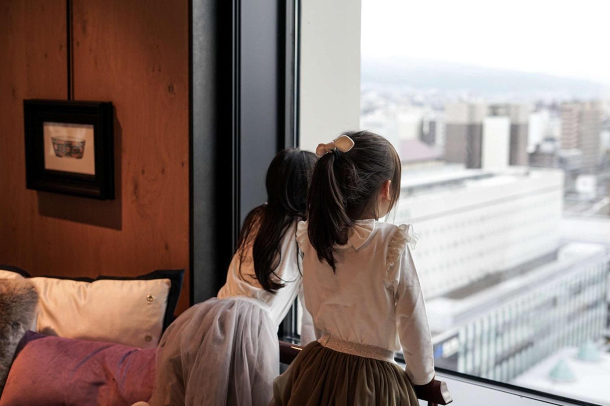 Hyatt Centric Kanazawa Eksteriør billede Two girls in hanbok