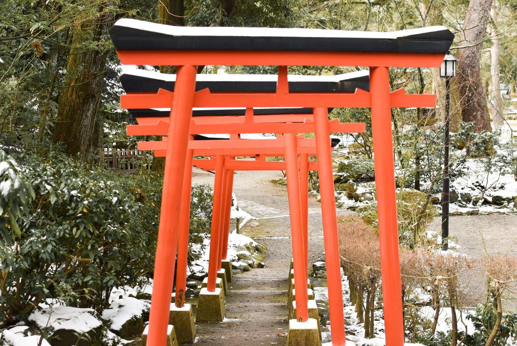 Hyatt Centric Kanazawa Eksteriør billede Torii at the shrine
